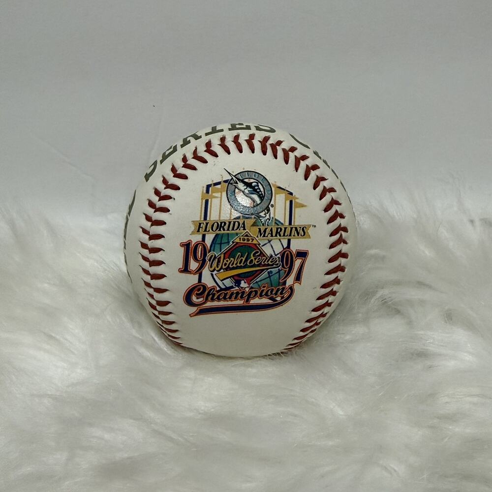 1997 Florida Marlins Collectable World Series Champions Commemorative Baseball